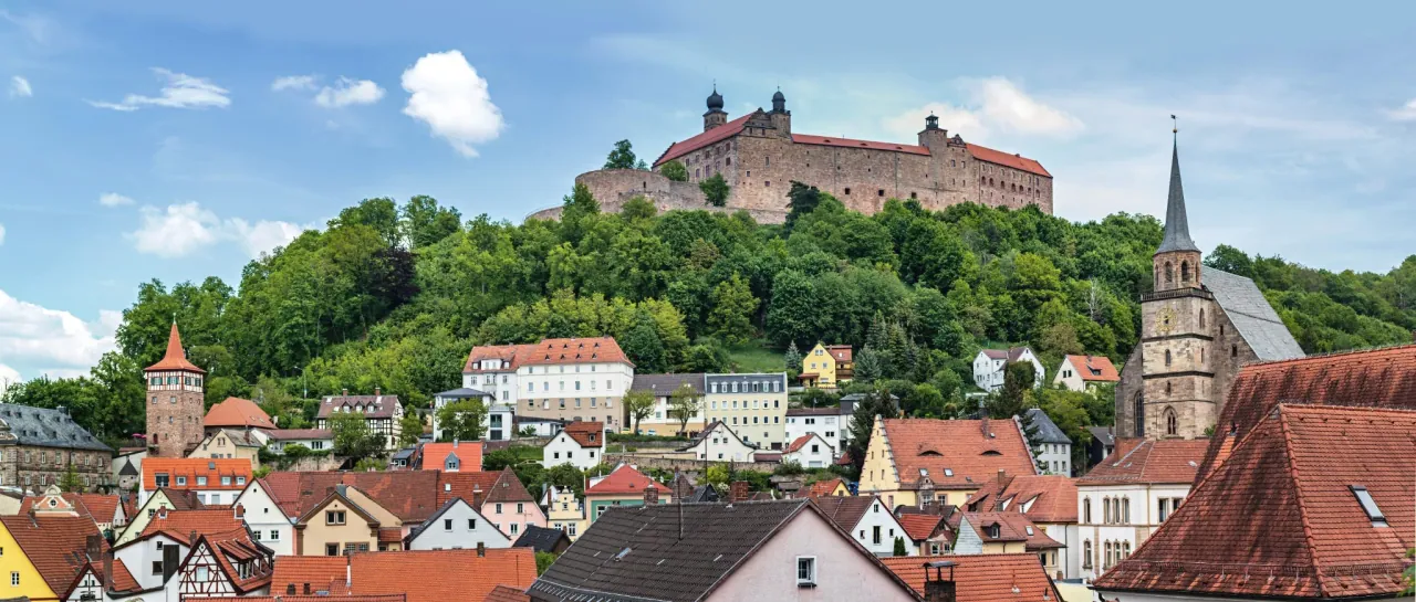 Blick auf die Plassenburg und die Altstadt von Kulmbach